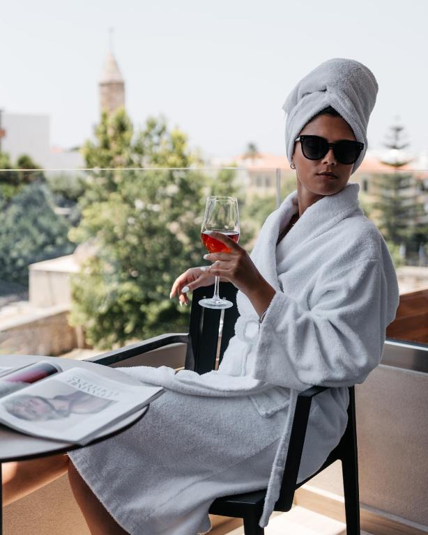 The City Hotel & Suites - 12