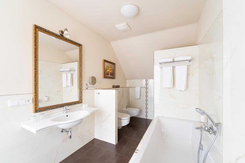 Un baño de Spa Hotel Vita