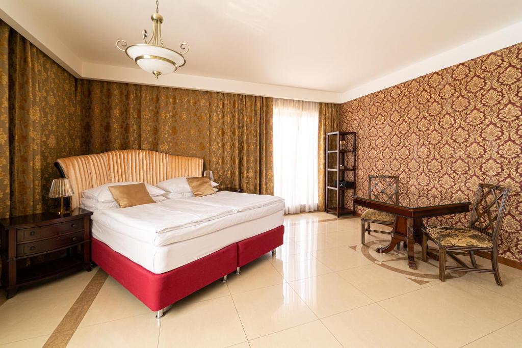 Una cama o camas en una habitación de Spa Hotel Vita