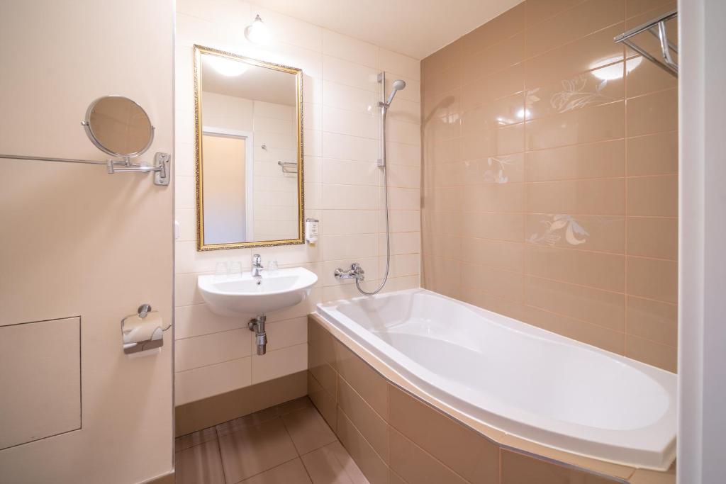 Un baño de Spa Hotel Vita