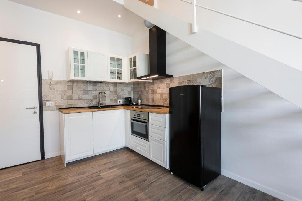 Kuchyňa alebo kuchynka v ubytovaní Ruote Stylish Loft by Mmega