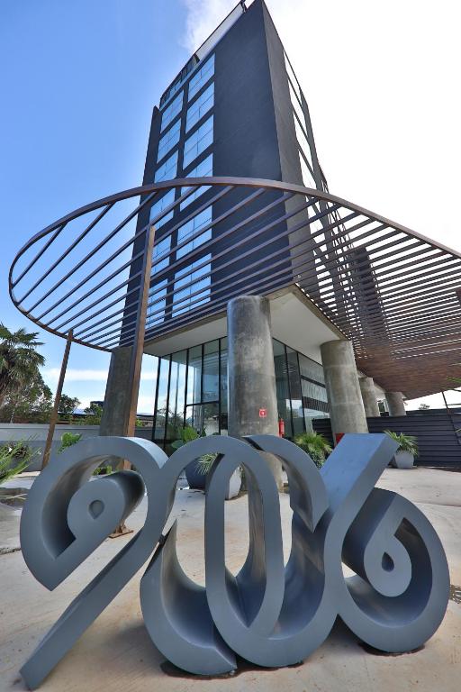 a large metal sign in front of a building at 9006 Suites Natal Vista Mar in Natal