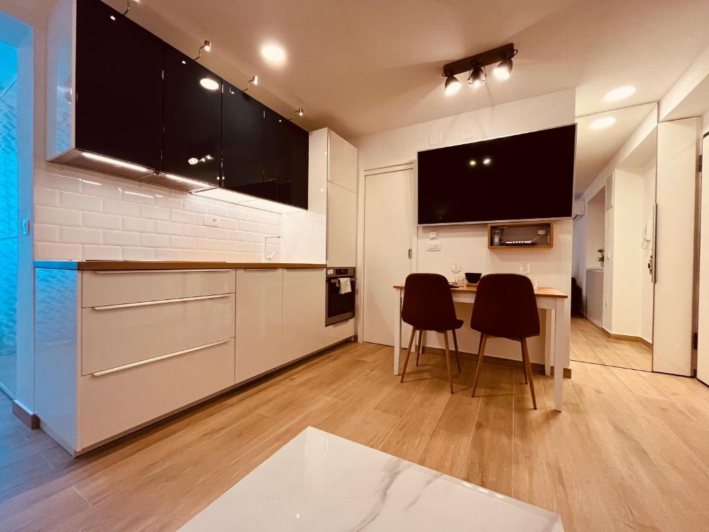 Kuchyňa alebo kuchynka v ubytovaní Apartman Lobel