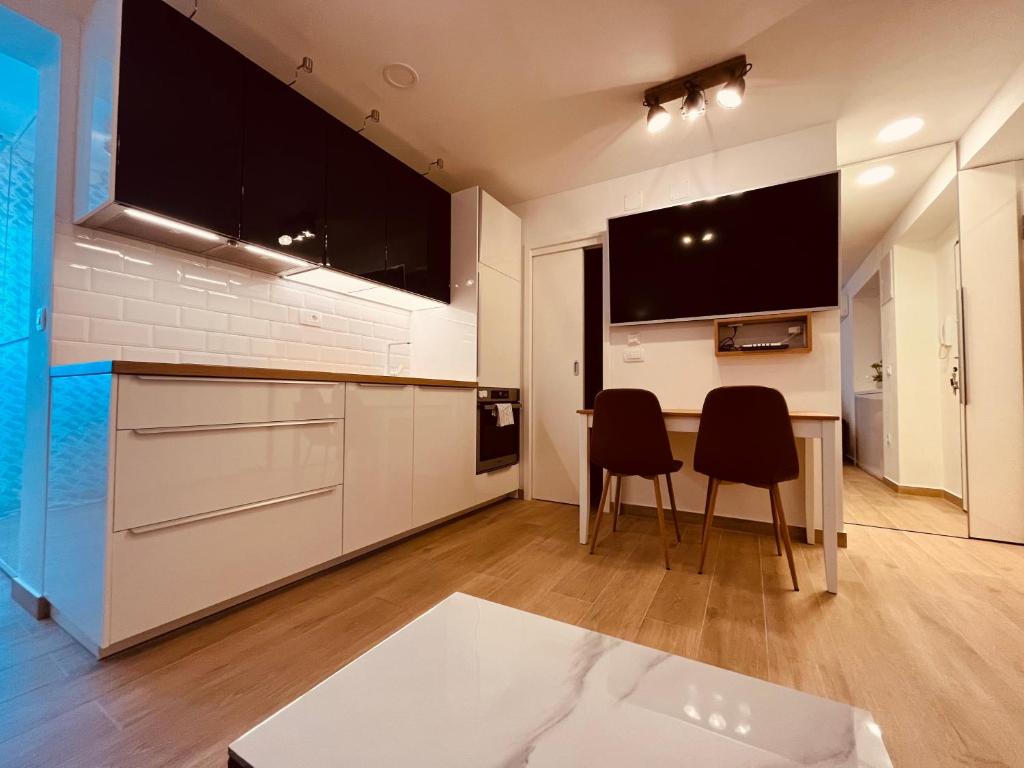 Kuchyňa alebo kuchynka v ubytovaní Apartman Lobel