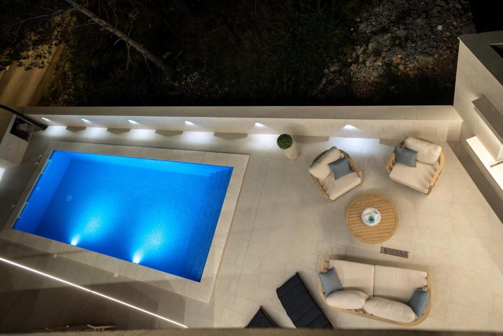 Bazén v ubytování Zitab Luxury Apartment nebo v jeho okolí