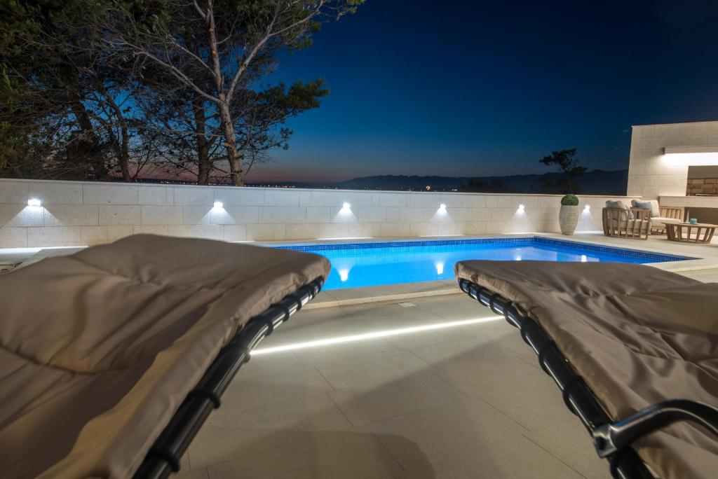 Bazén v ubytování Zitab Luxury Apartment nebo v jeho okolí