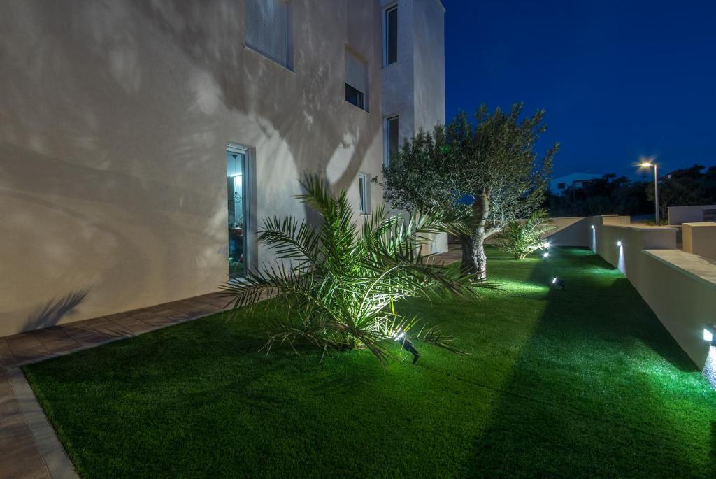 Zahrada ubytování Zitab Luxury Apartment