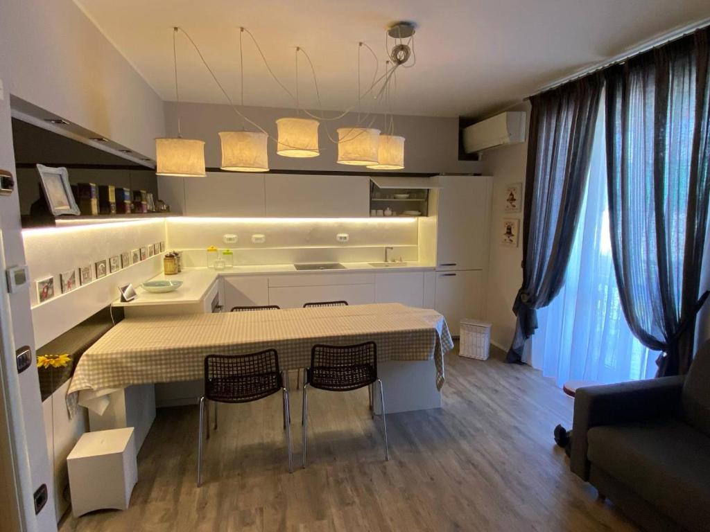 a kitchen with a table and chairs in a room at Desenzano Luxury Apartment in Desenzano del Garda