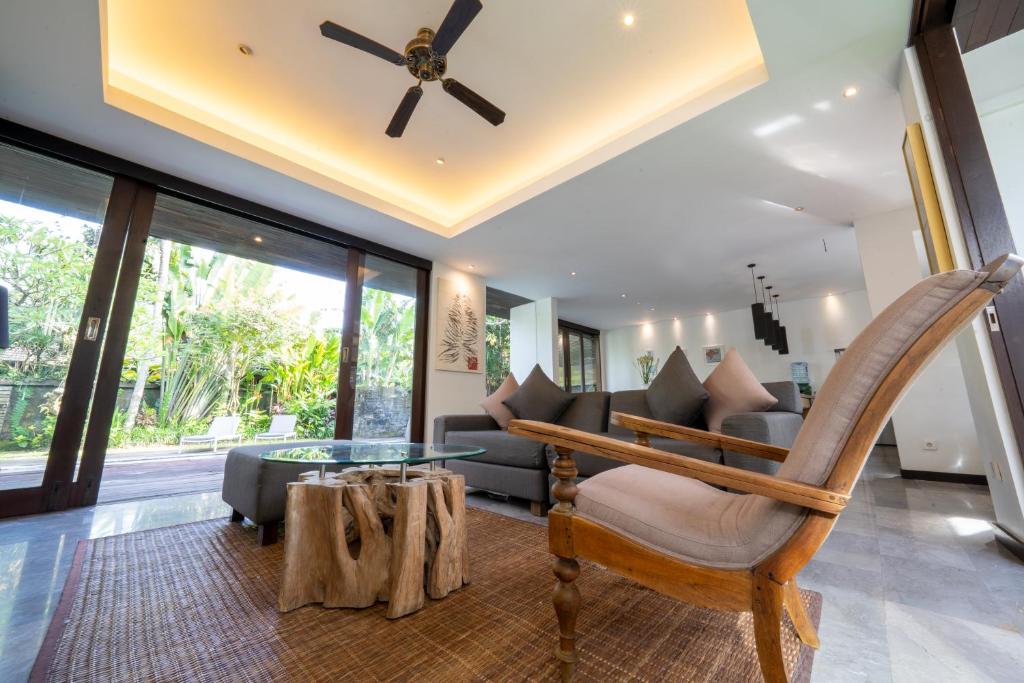 Posezení v ubytování Surya Kembar Villas