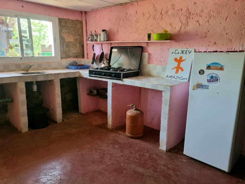 Kuchyň nebo kuchyňský kout v ubytování Gîte Camping Amazigh