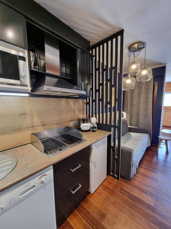 Kuchyň nebo kuchyňský kout v ubytování Apartamentos Grifovacances Tres Estrelles Club