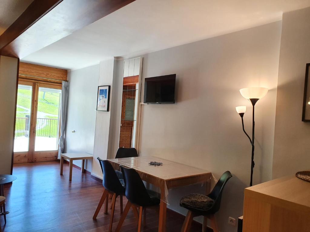 TV a/nebo společenská místnost v ubytování Apartamentos Grifovacances Tres Estrelles Club