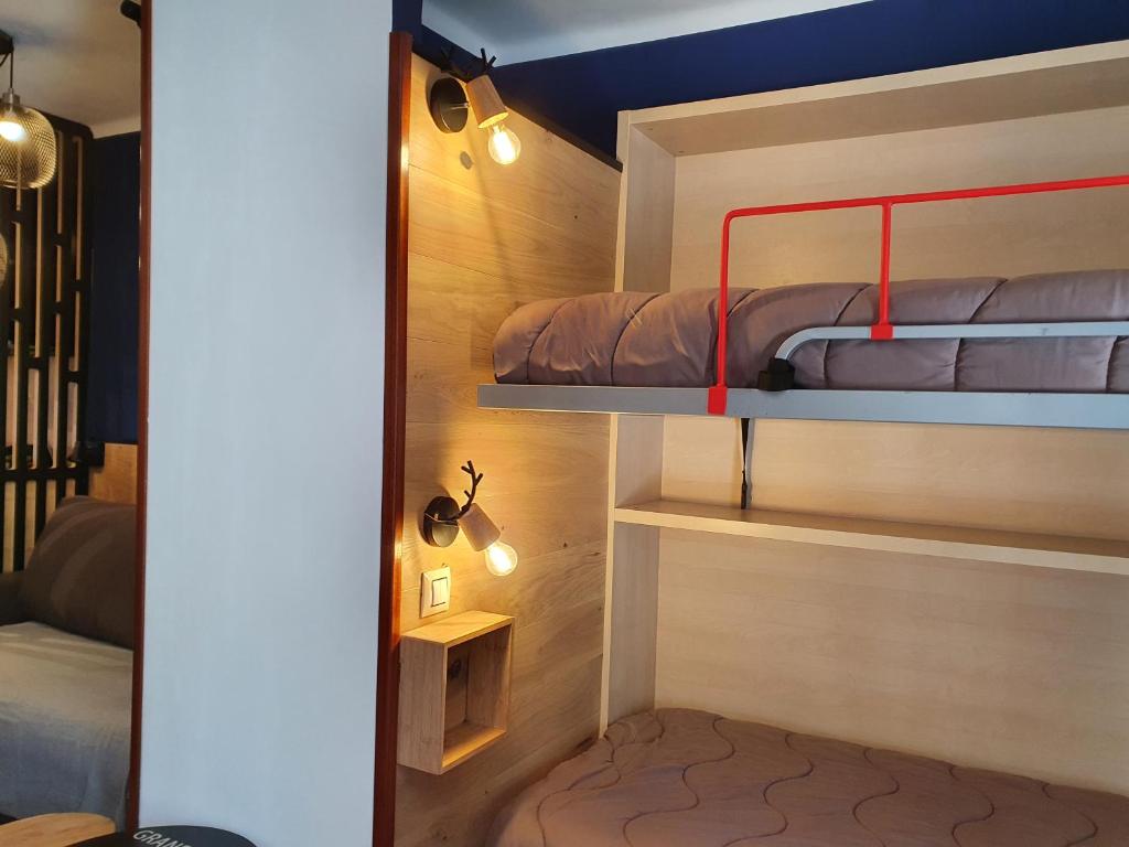 Postel nebo postele na pokoji v ubytování Apartamentos Grifovacances Tres Estrelles Club