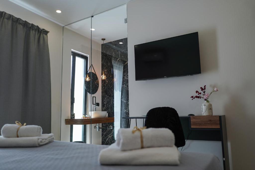 TV a/nebo společenská místnost v ubytování Thalassa Rooms