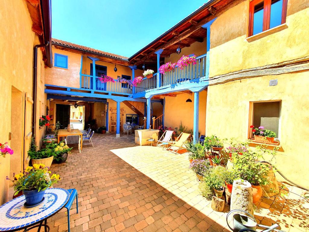 Albergues Albergue Villares de Orbigo - Sólo para Peregrinos en Villares de Órbigo, Castilla y León