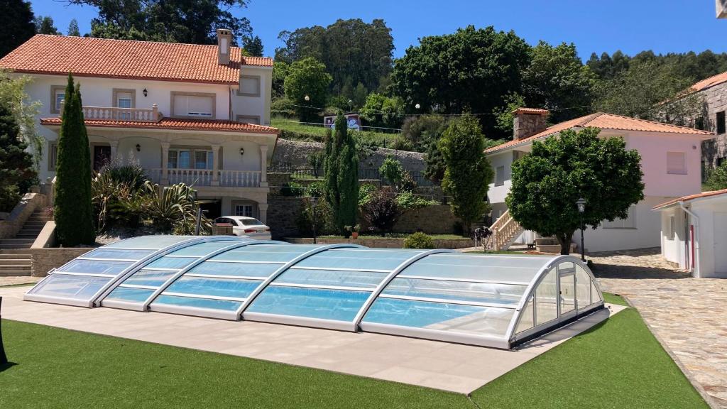 Bazén v ubytování Apartamentos Vilar nebo v jeho okolí