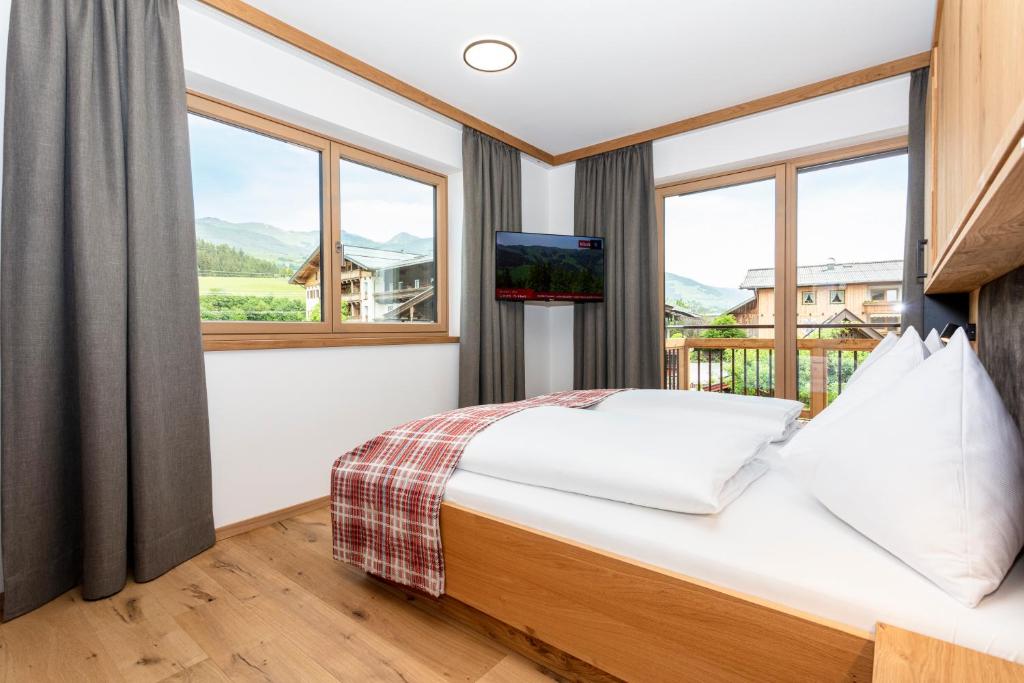 Postel nebo postele na pokoji v ubytování Feriengut Ottacherhof - Active Family Holiday in central Hollersbach