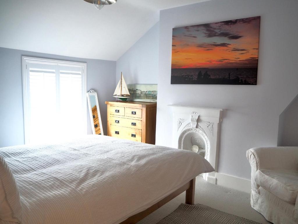 The Seaview Snug