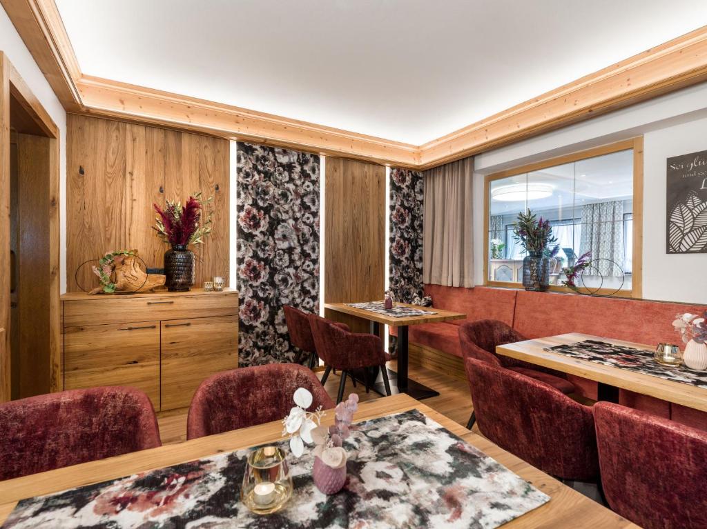 Posezení v ubytování Hotel Landhaus Zillertal