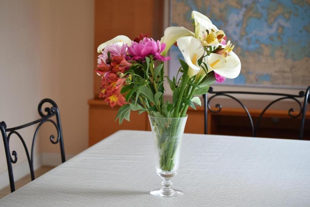 a glass vase filled with flowers sitting on a table at LAROCHE Grand duplex dans le centre historique avec garage in Vannes