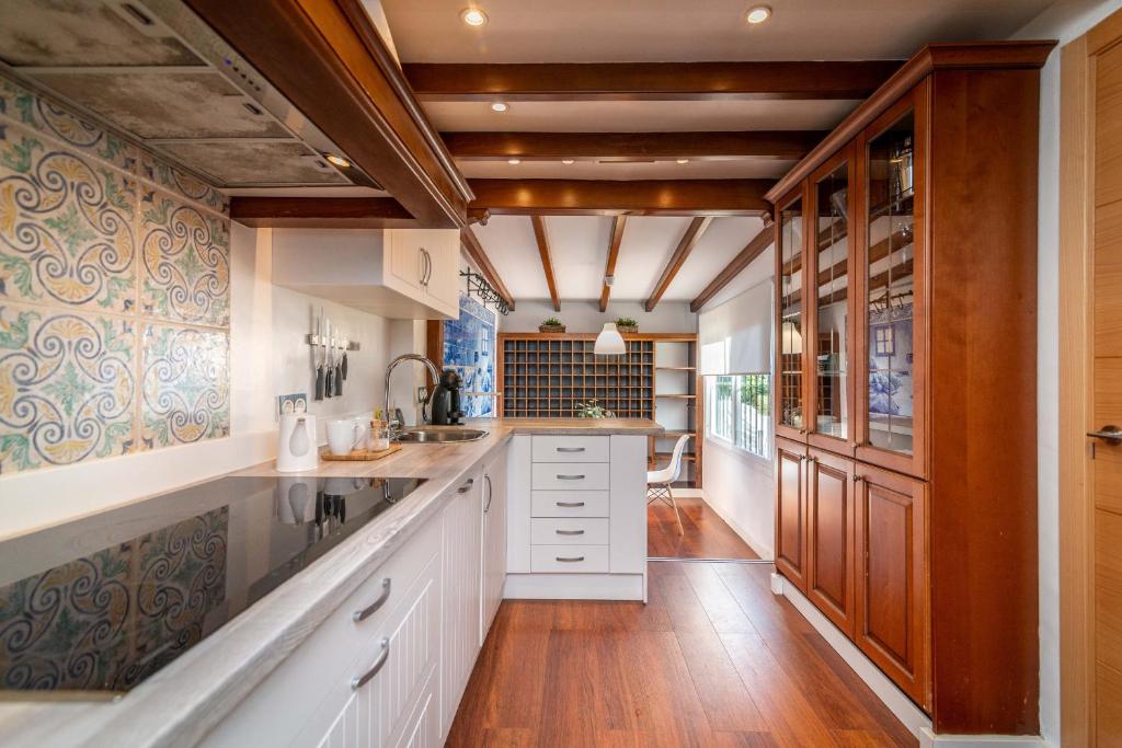 Kuchyň nebo kuchyňský kout v ubytování Casa la Concha - Marbellamar Beach Townhouse