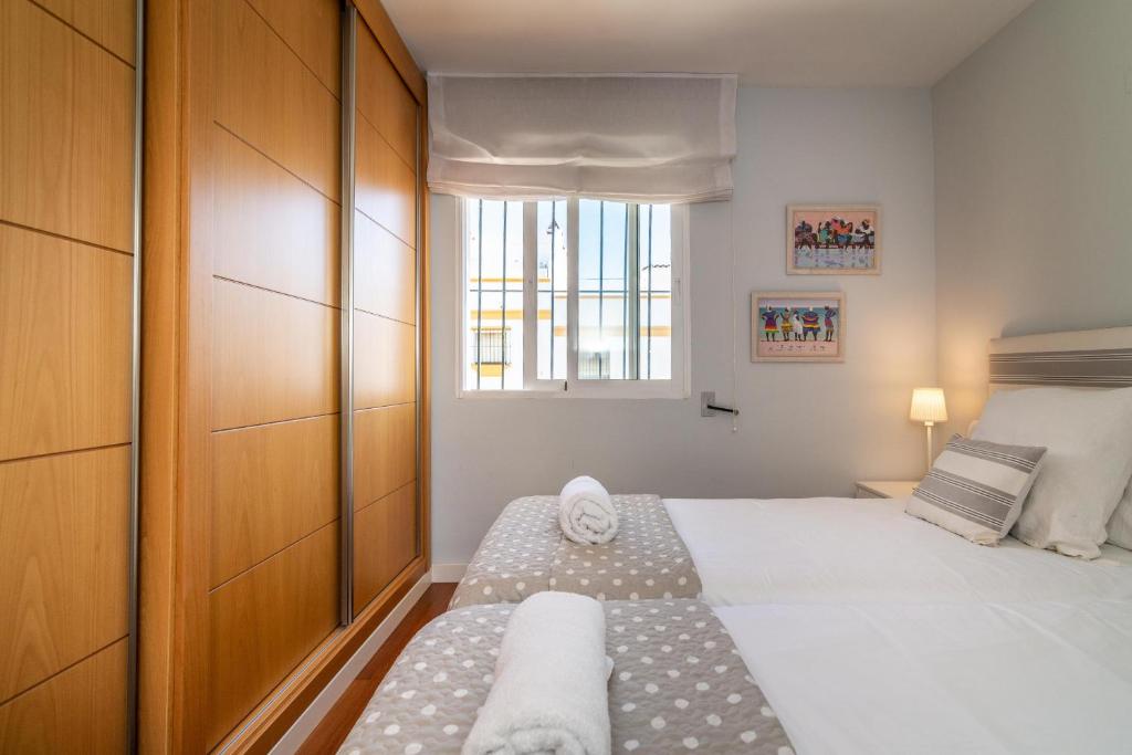 Postel nebo postele na pokoji v ubytování Casa la Concha - Marbellamar Beach Townhouse