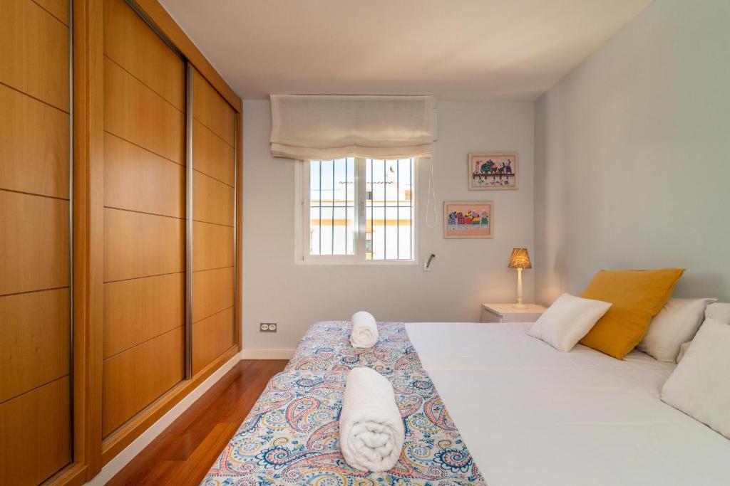Postel nebo postele na pokoji v ubytování Casa la Concha - Marbellamar Beach Townhouse
