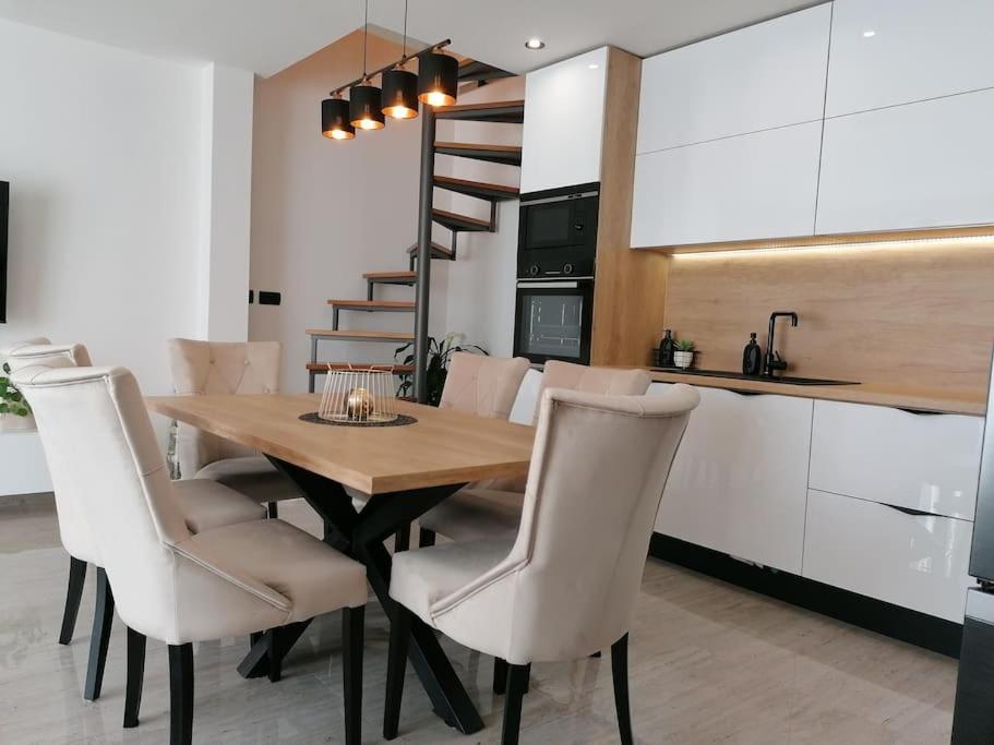 Kuchyňa alebo kuchynka v ubytovaní APARTMAN MAX !!!!