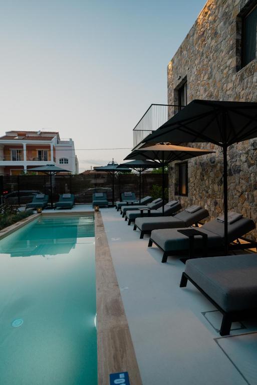 Bazén v ubytovaní Capital Luxury Suites alebo v jeho blízkosti