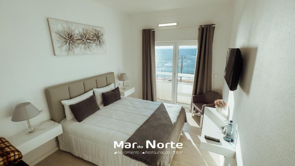a hotel room with a bed and a television at Beach Residence Mar do Norte in Ribamar