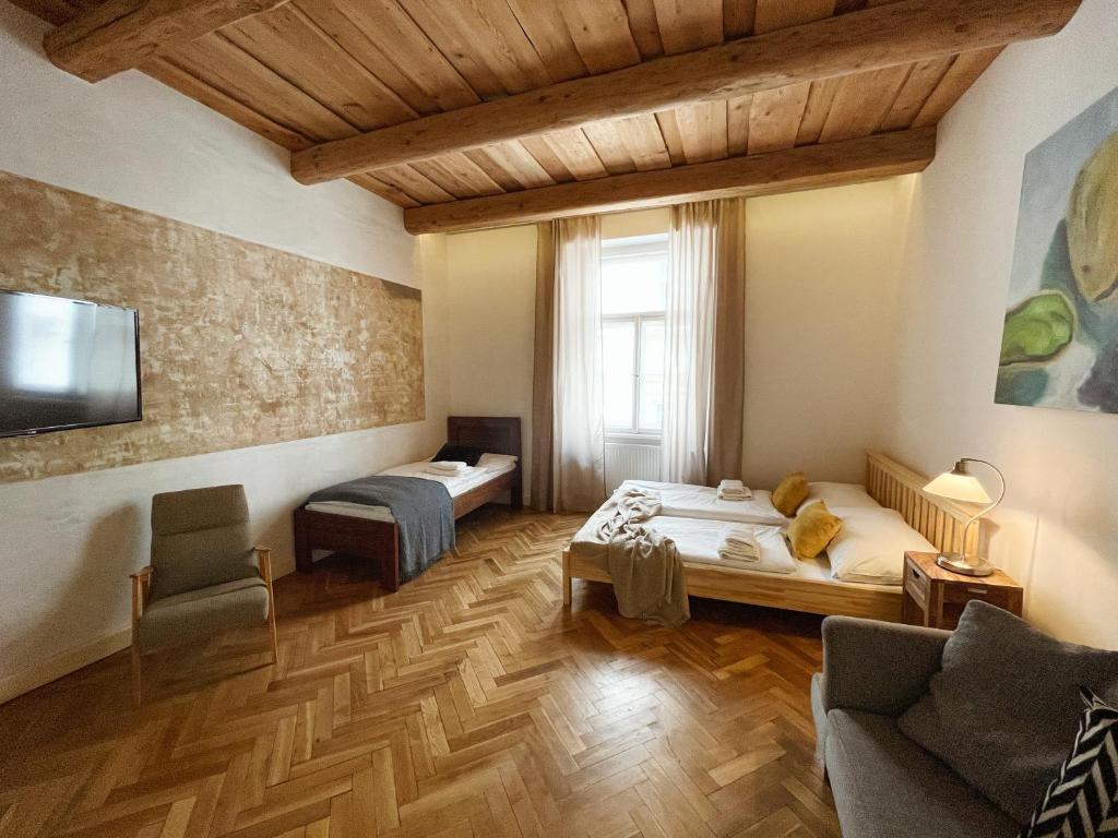 Postel nebo postele na pokoji v ubytování Jeruzalémská 10 - Synagogue Apartments