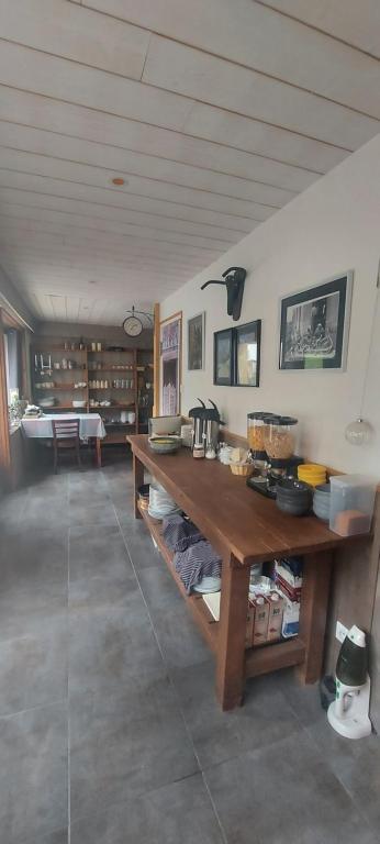 Kuchyňa alebo kuchynka v ubytovaní Chambre d'hotes le cycliste
