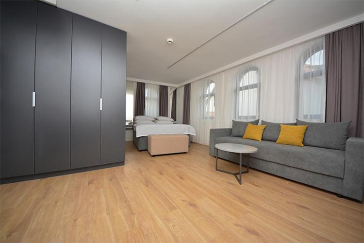Miss Saray - 