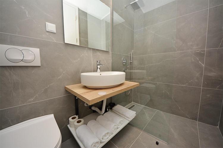 Miss Saray - 