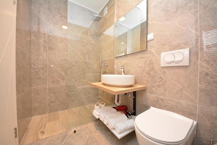 Miss Saray - 