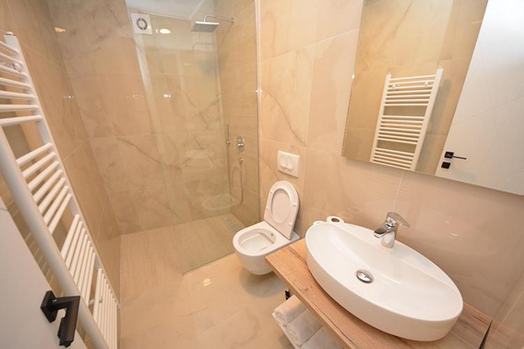 Miss Saray - 
