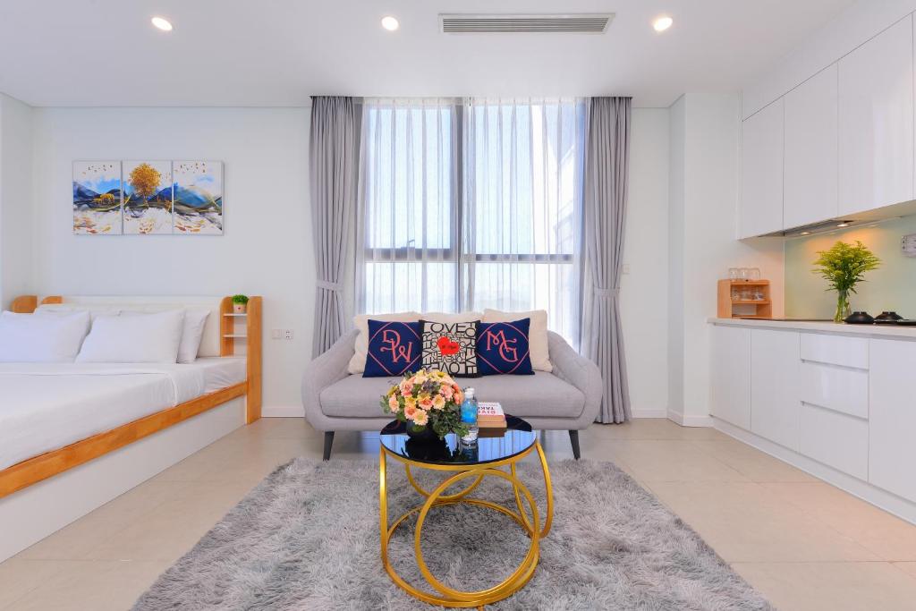 Giường trong phòng chung tại S Lux Apartment Scenia Bay Nha Trang