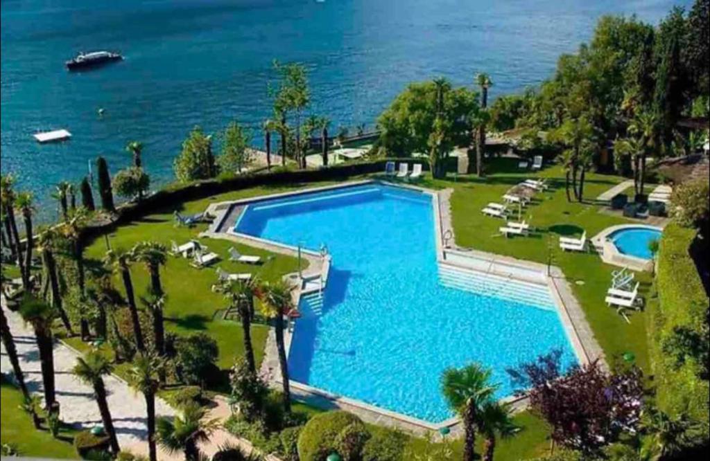 an overhead view of a swimming pool next to the ocean at Holiday On The Lake Lugano 5 in Bissone
