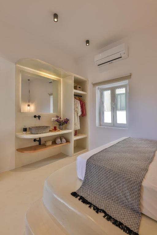 Olia island studio in Naxos town