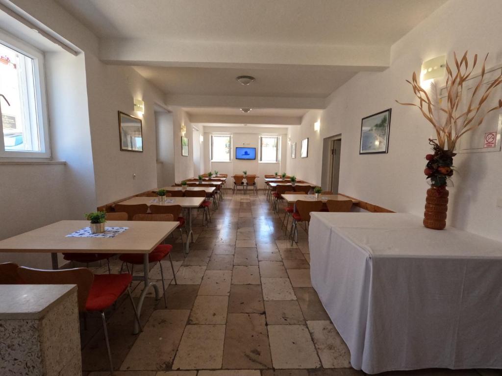 Restaurace v ubytování Hostel Adria