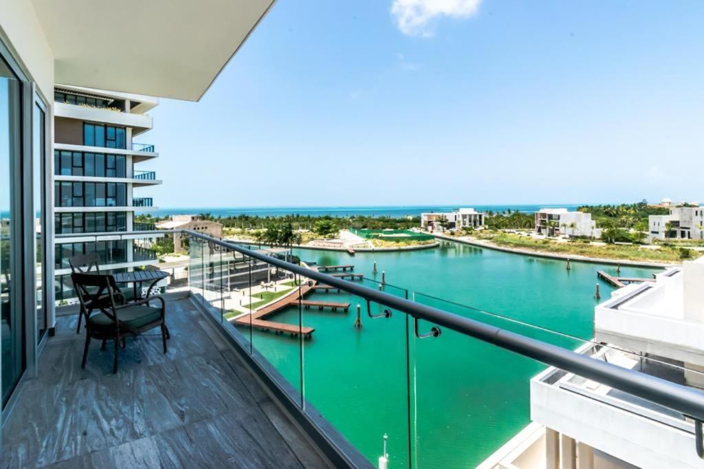 Luxury Condo w/Bay & Ocean Views, Rooftop pool, Gym, Private W/D ... - Vrbo - Luxury Apartment Condos With Rooftop Pool And View