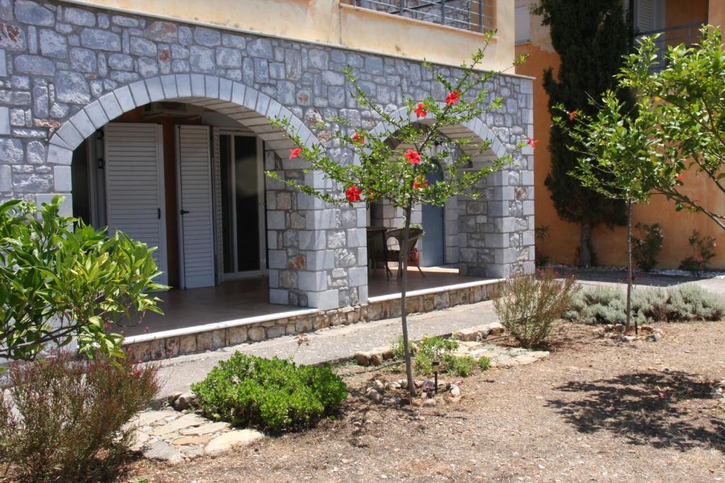 A garden outside Sea and Mountain View