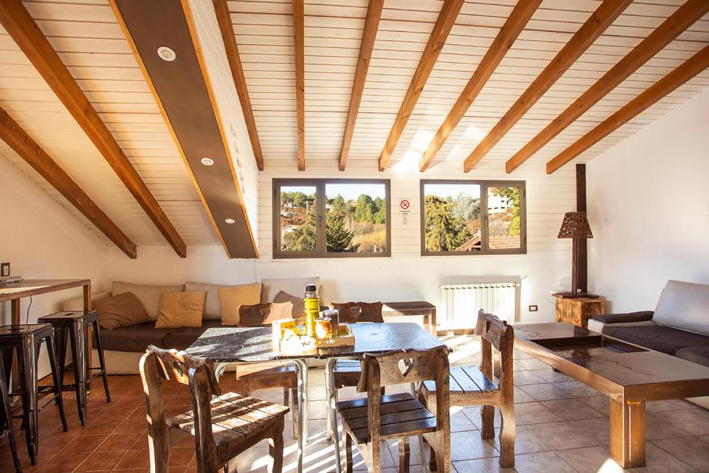 Posezení v ubytování Cucu Haus Hostel