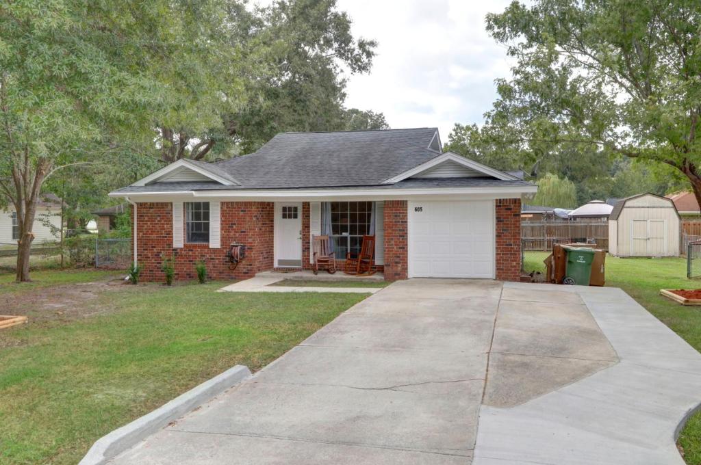 a small brick house with a driveway at Pooler Travelers Retreat III - Entire house - in Savannah