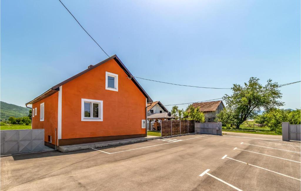 Budova, v ktorej sa apartmán nachádza