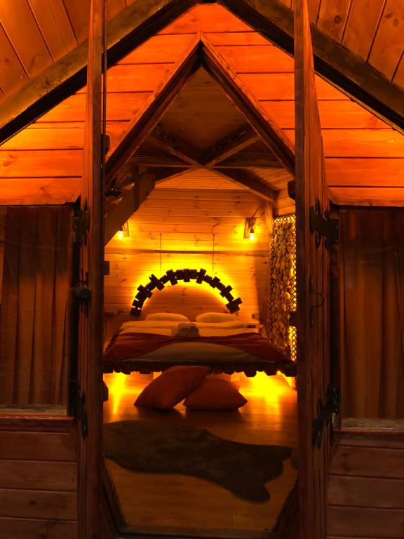 Postel nebo postele na pokoji v ubytování Afara Bungalows Otel & Cafe
