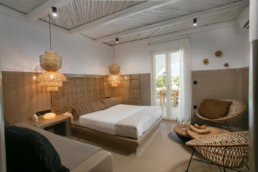 Uma cama ou camas num quarto em Naxos Euphoria Suites