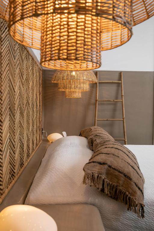 Uma cama ou camas num quarto em Naxos Euphoria Suites