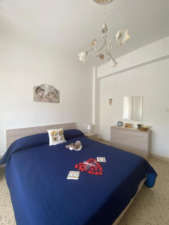 a bedroom with a blue bed with a blue blanket at Marsala beddra lu suli, lu Mari e lu ventu in Marsala