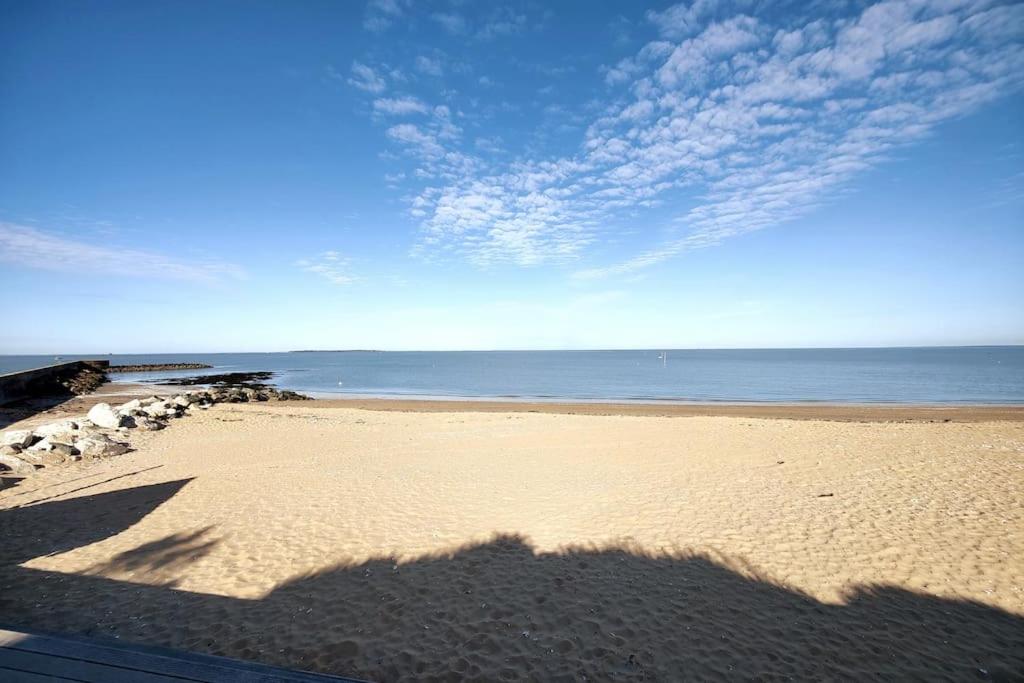 Zdjęcie z galerii obiektu Villa piscine vue mer et accès plage de Chatelaillon w mieście Châtelaillon-Plage